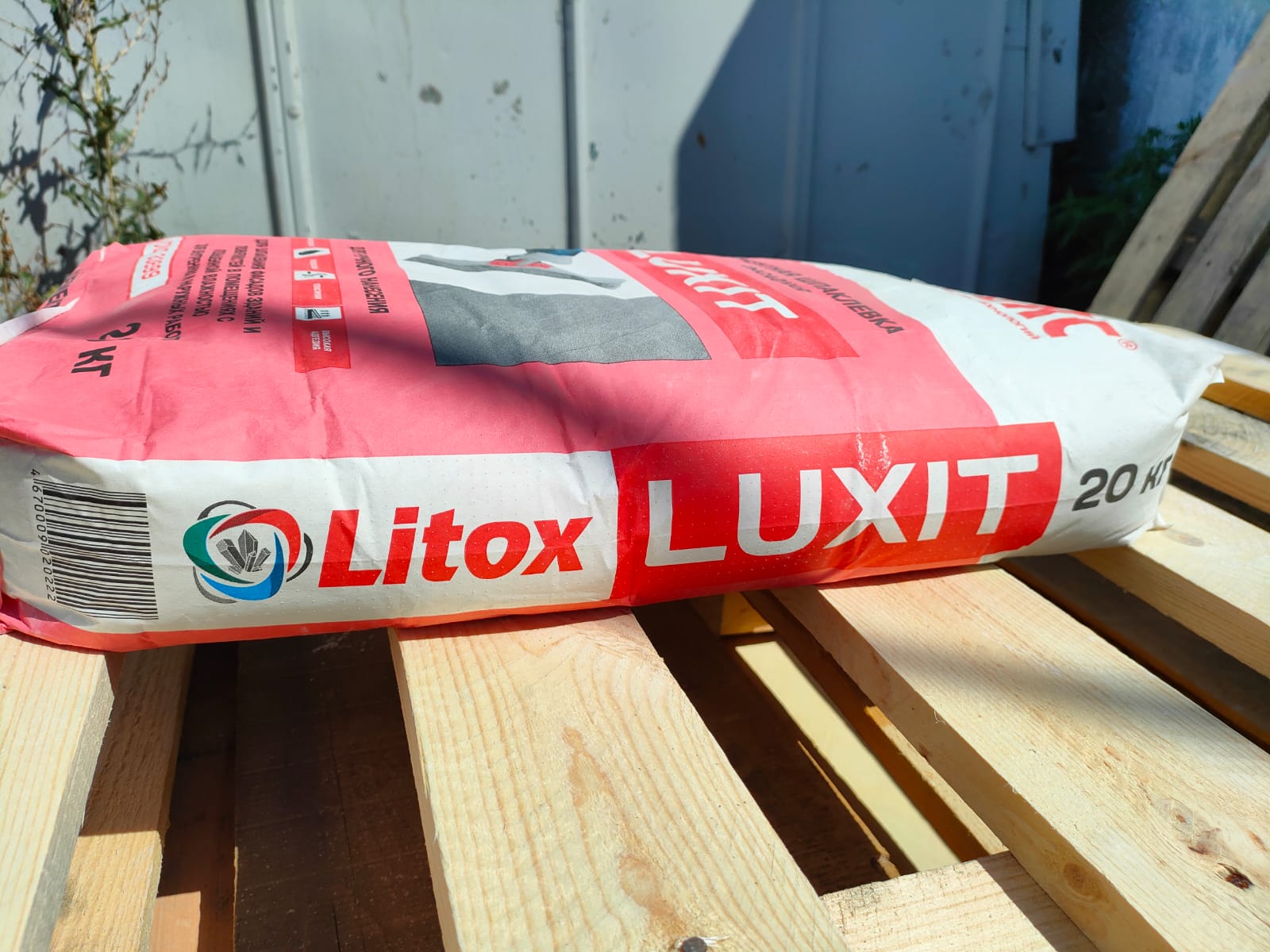 Шпатлевка цементная фасадная Литокс LUXIT 20 кг финишная супербелая								