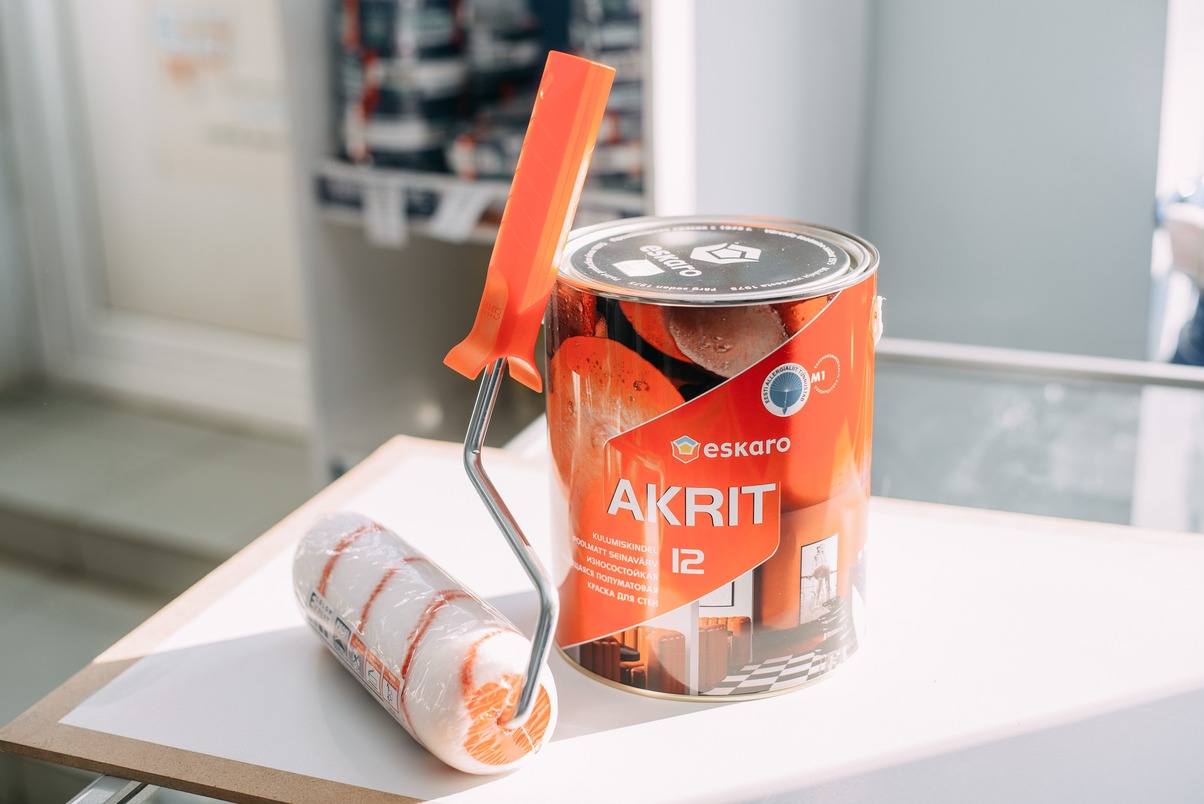 Eskaro Akrit-12 износостойкая моющаяся полуматовая краска для стен 2,85 л