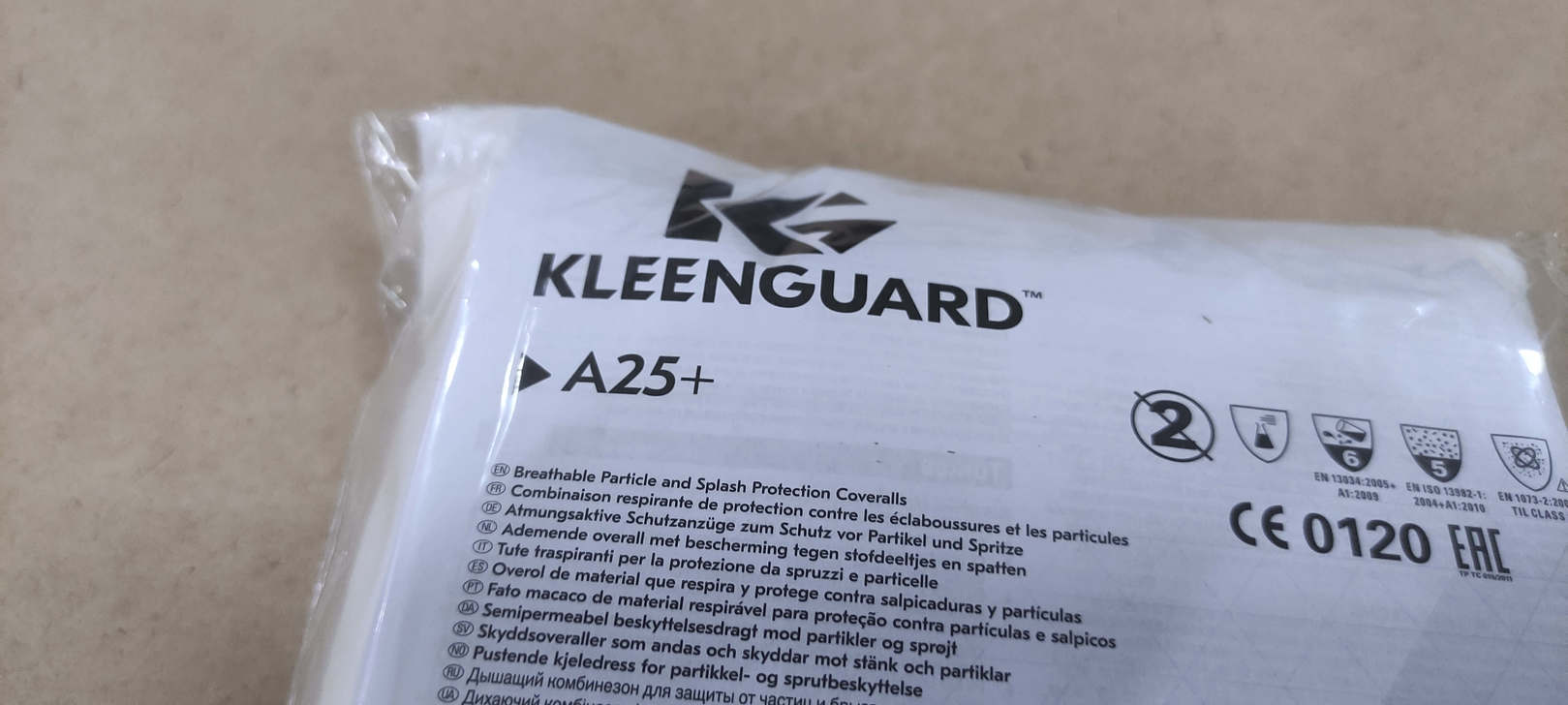 Защитный одноразовый комбинезон с капюшоном малярный Kleenguard A25+ ЗМ белый размер ХХХL