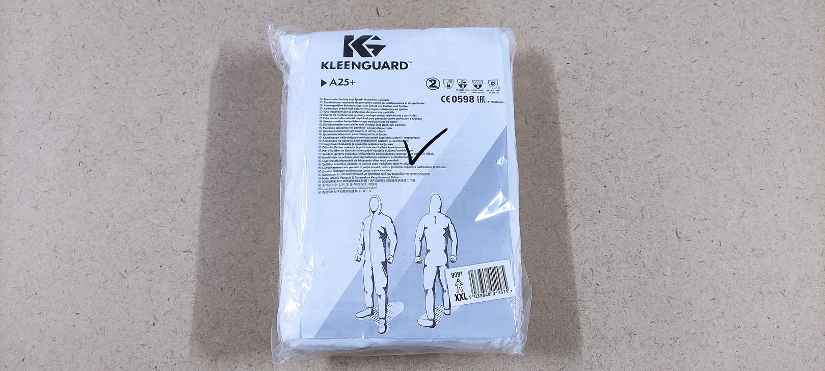 Защитный одноразовый комбинезон с капюшоном малярный Kleenguard A25+ ЗМ белый размер ХХL