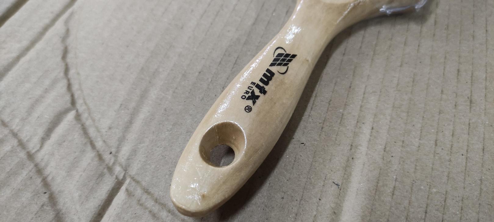 Кисть плоская Евро 3 75 мм натуральная щетина деревянная ручка MATRIX