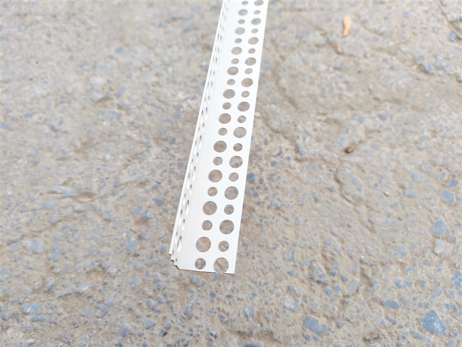 Угол шпаклевочный ПВХ под шпаклевку 25 х 25 мм 3 м IDEAL