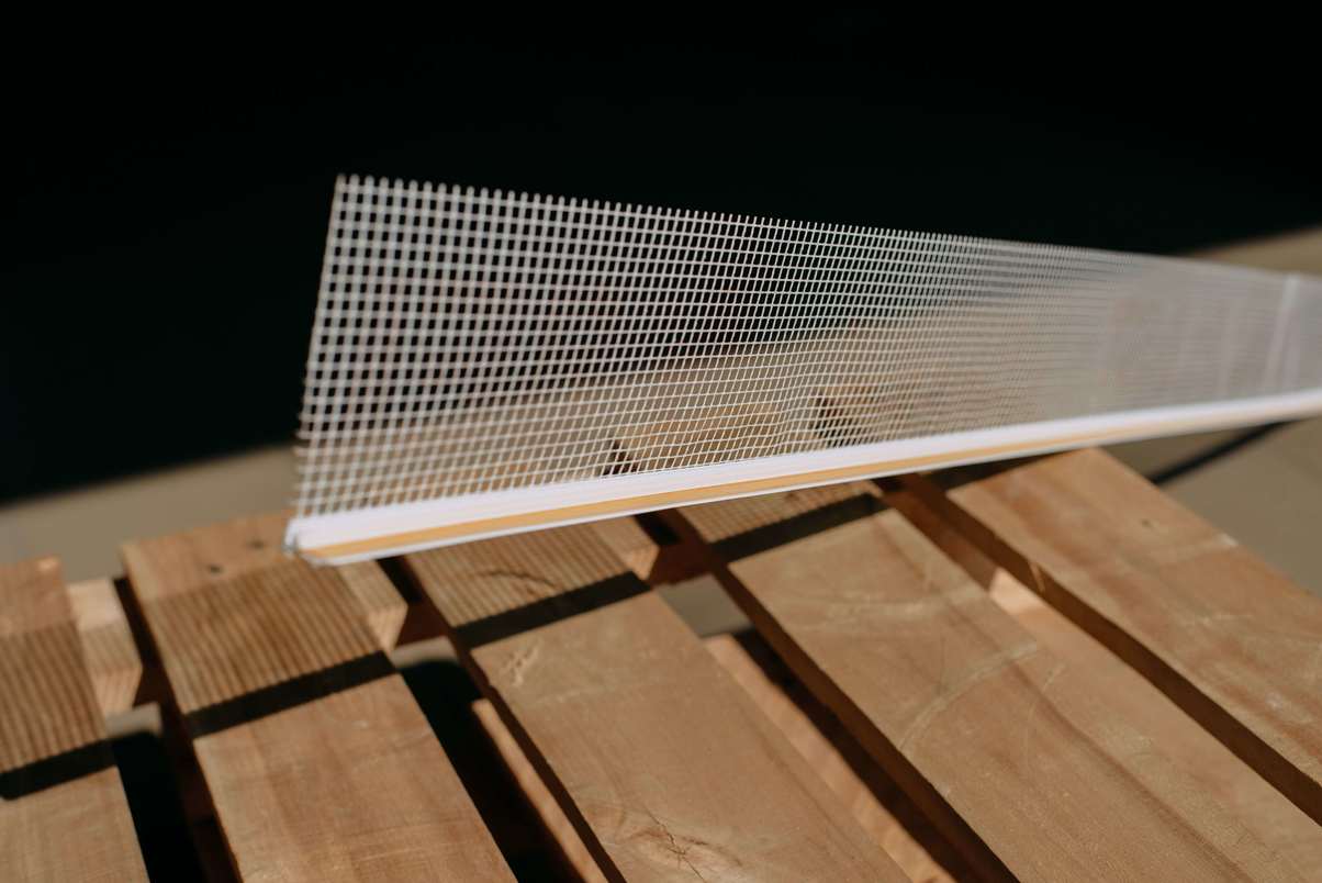 Профиль примыкающий оконный с армирующей сеткой 6 мм 2,4 м пластиковый (Польша)