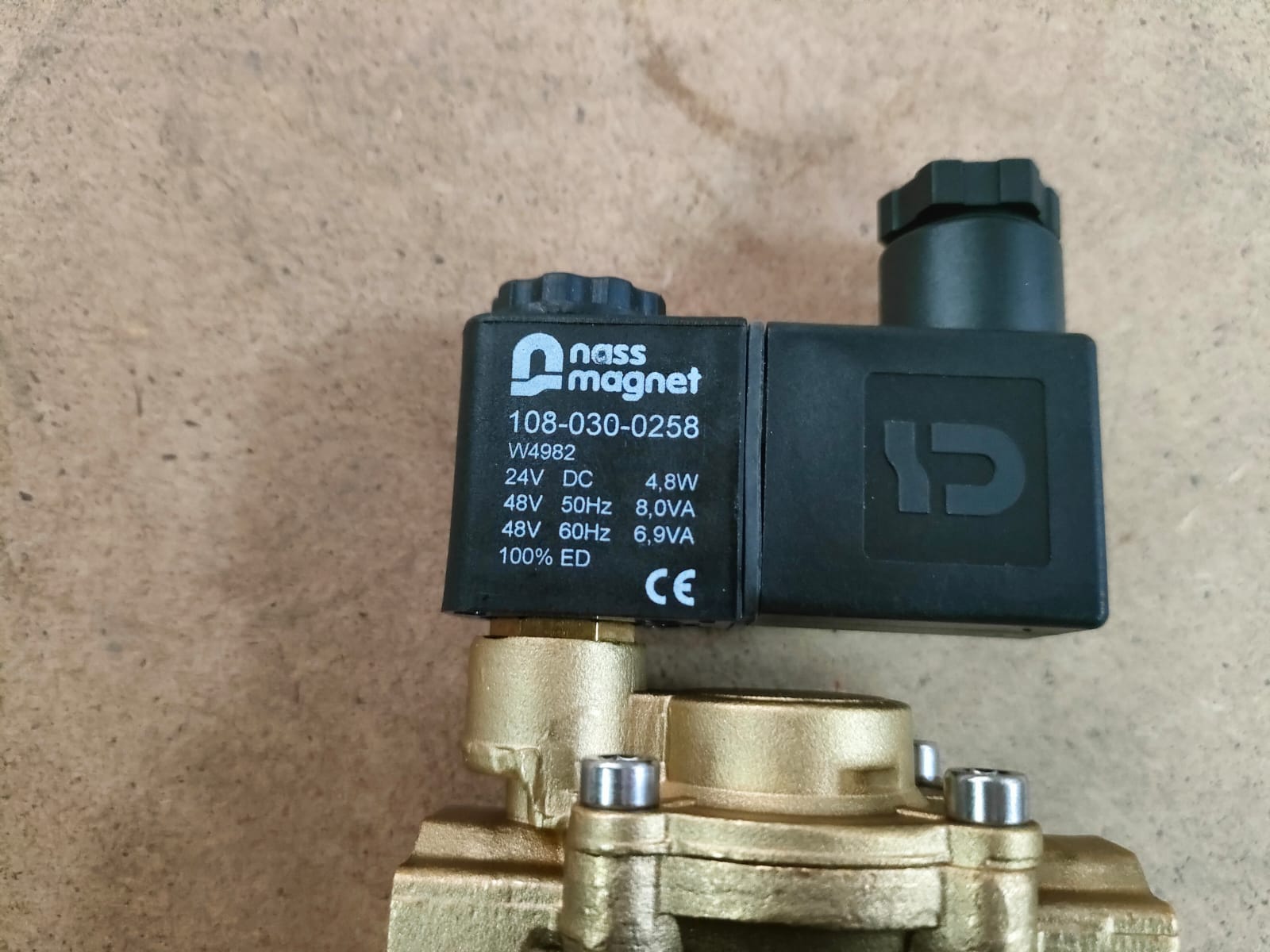 Вентиль магнитный 1/2" внутренняя резьба = 24В M-TEC								