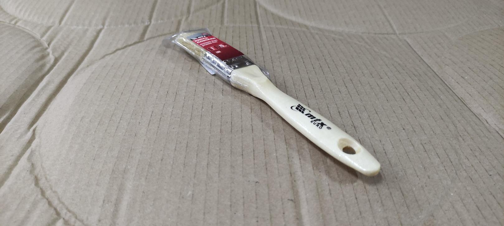 Кисть плоская Евро 1 25 мм натуральная щетина деревянная ручка MATRIX
