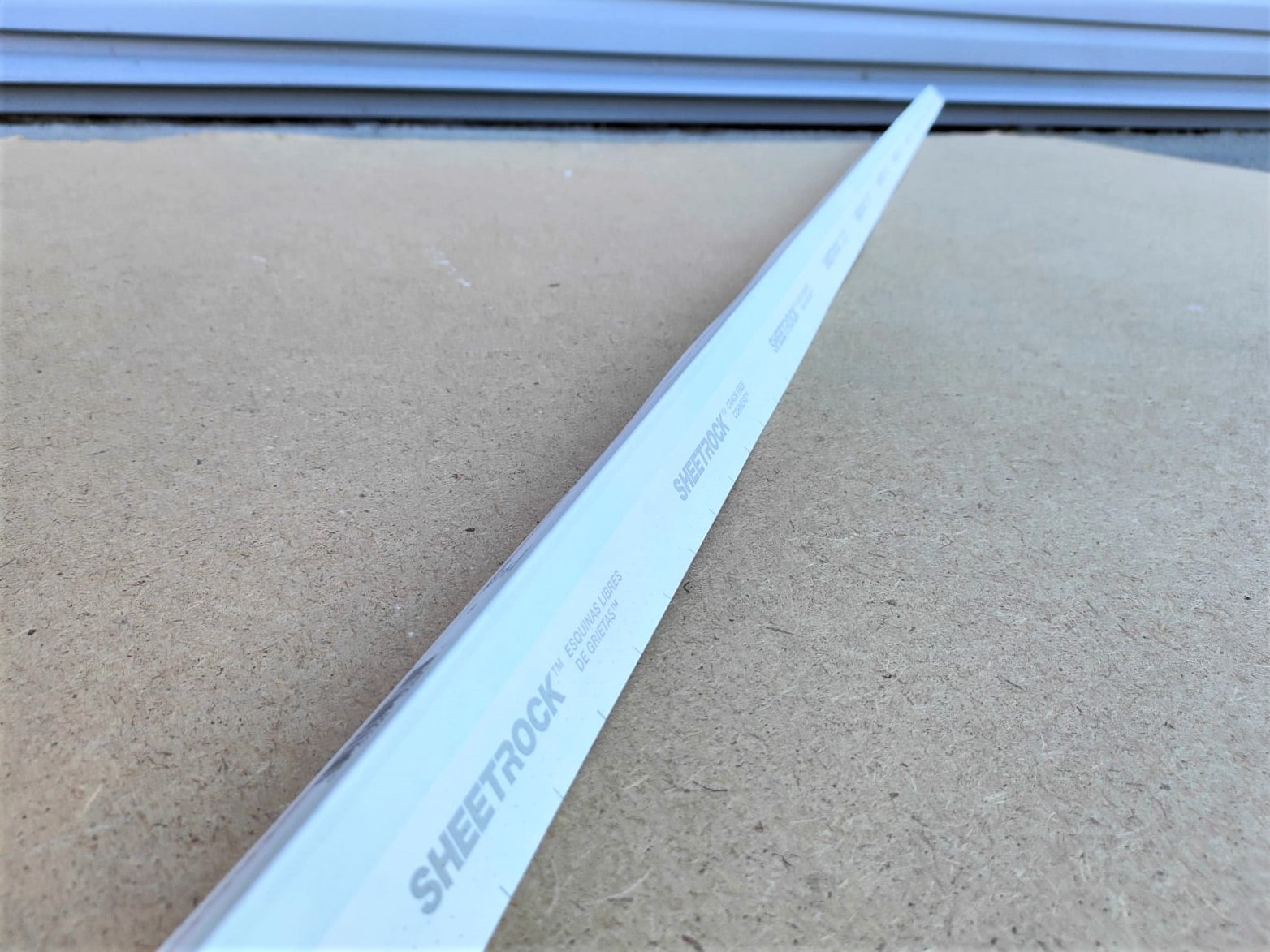 Металлизированный уголок sheetrock (Шитрок) на бумажной основе для внешних углов 3,05 м